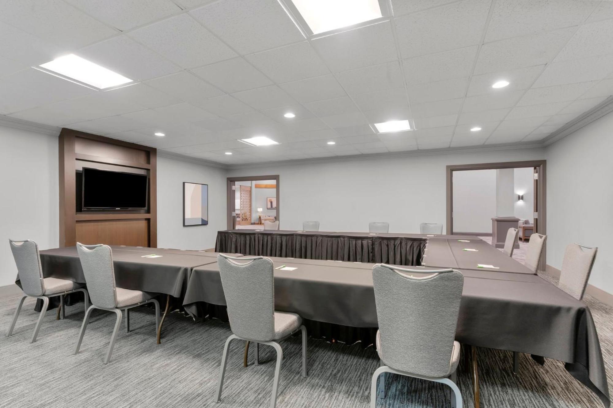 Holiday Inn Dubuque/Galena By Ihg Exterior foto